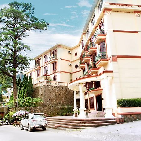 Khach San Cay Thong Hotell Tam Ðảo Exteriör bild
